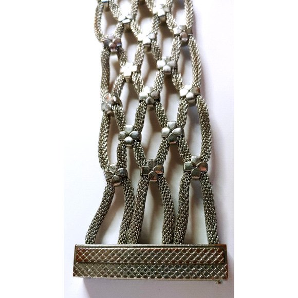Chunky Bracelet Magnetic Silvertone Mesh Flower Modern 7.5" Flower-Pre Owned - Picture 8 of 16